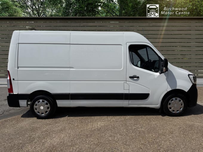 2025 Renault Master