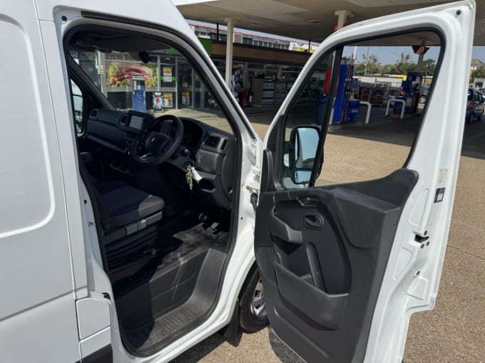 2025 Renault Master