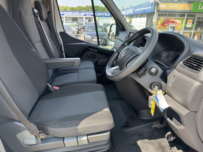 2025 Renault Master