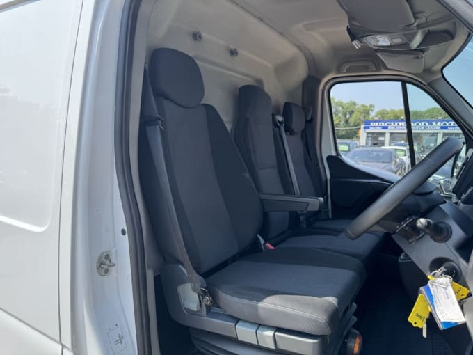 2025 Renault Master