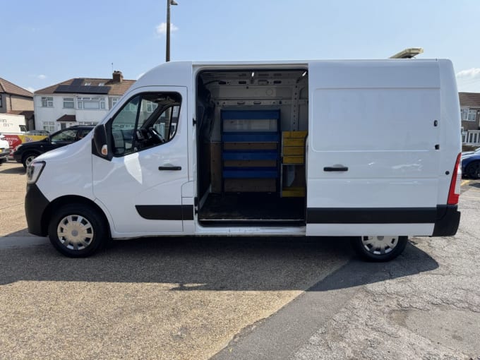 2025 Renault Master