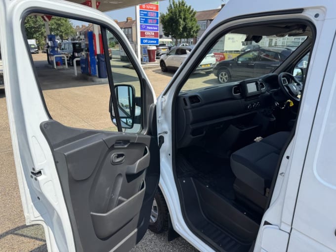 2025 Renault Master