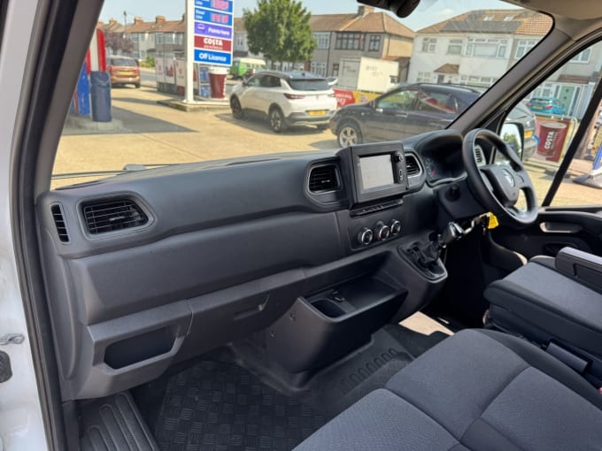 2025 Renault Master