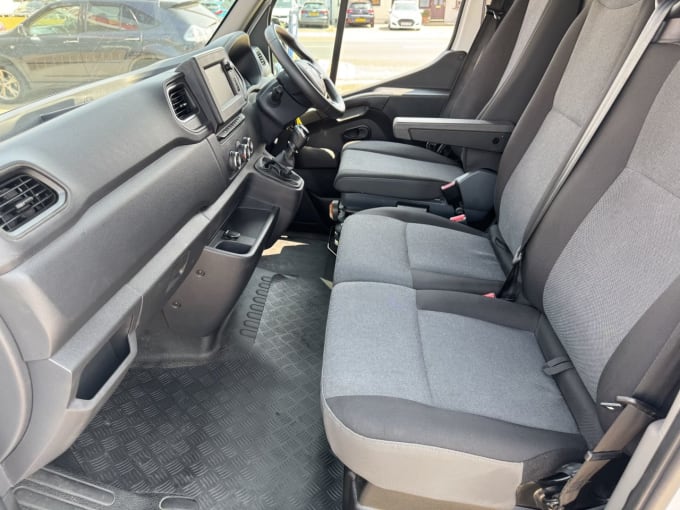 2025 Renault Master