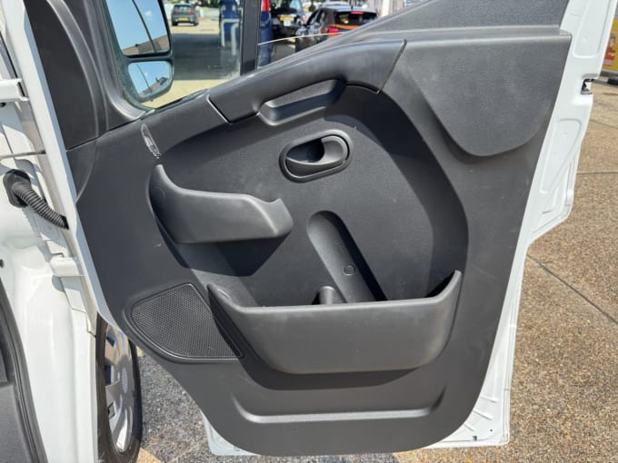 2025 Renault Master