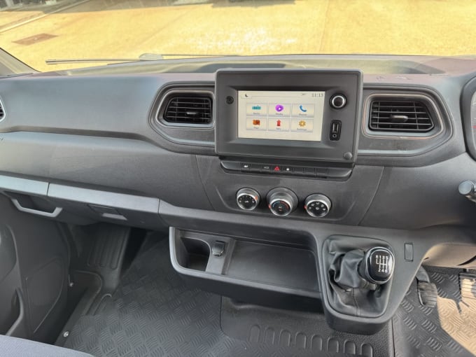 2025 Renault Master