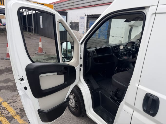 2025 Peugeot Boxer