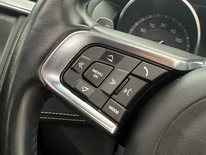 2025 Jaguar Xe