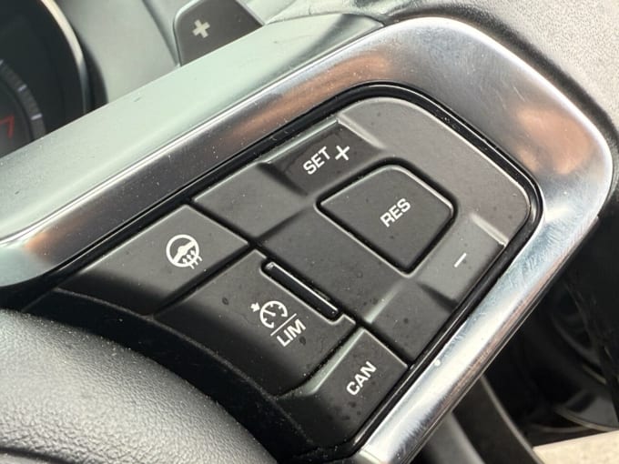 2025 Jaguar Xe