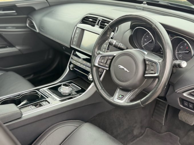 2025 Jaguar Xe
