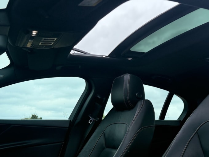 2025 Jaguar Xe