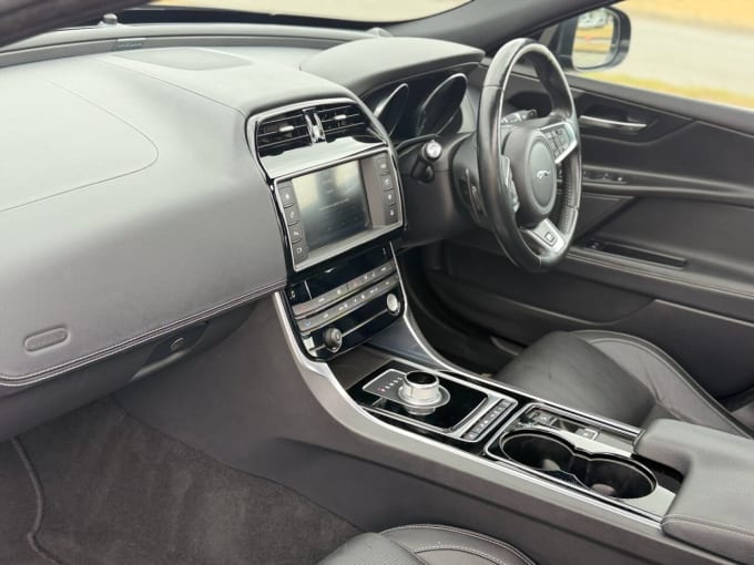2025 Jaguar Xe
