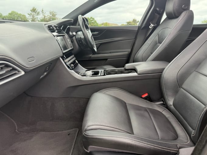 2025 Jaguar Xe