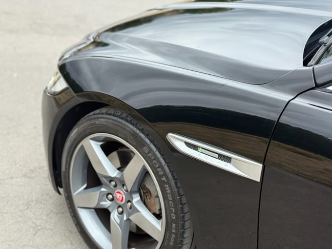 2025 Jaguar Xe