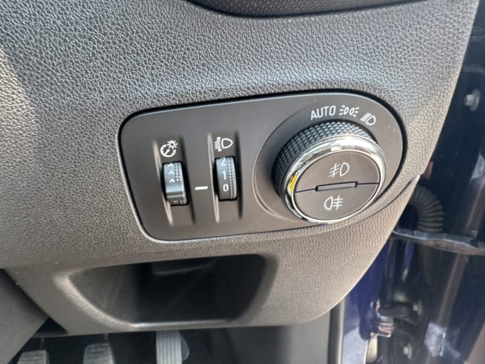 2025 Vauxhall Crossland X