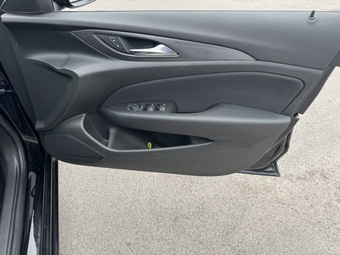 2025 Vauxhall Insignia