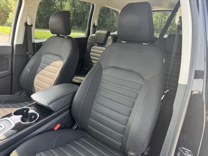 2025 Ford Galaxy
