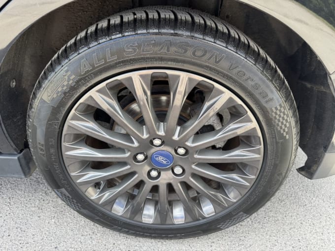 2025 Ford C-max