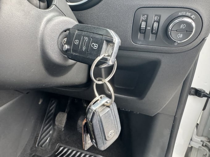 2025 Vauxhall Crossland X