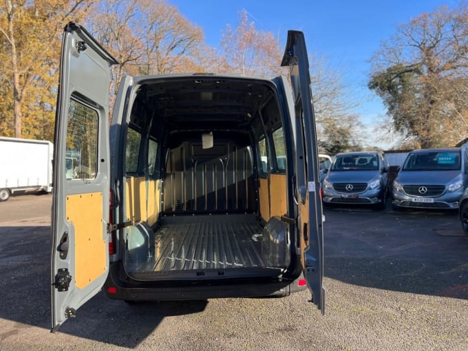 2025 Renault Master