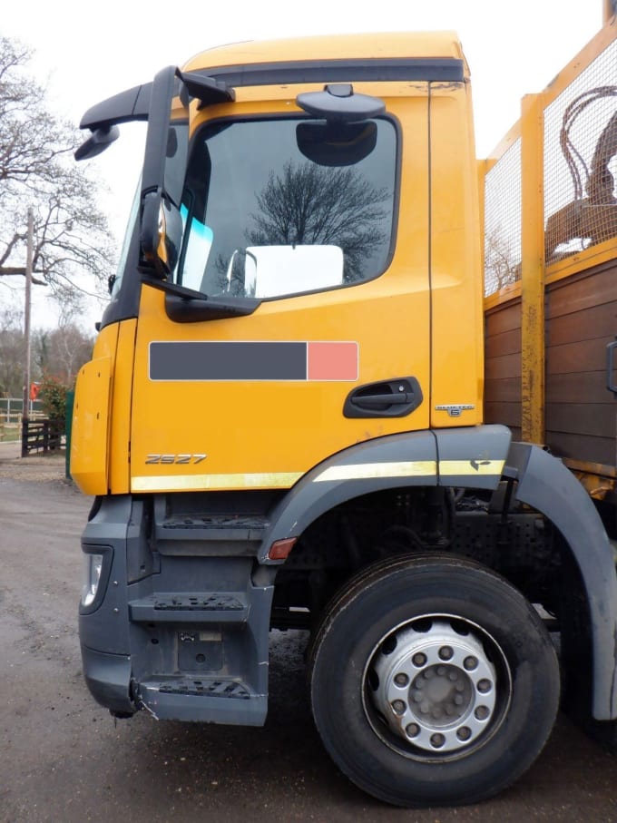 2025 Mercedes-benz Arocs