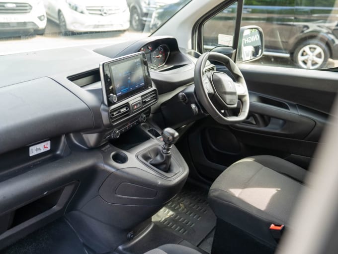 2025 Peugeot Partner