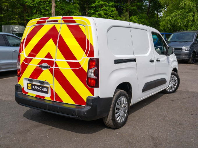 2025 Peugeot Partner