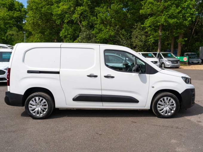 2025 Peugeot Partner