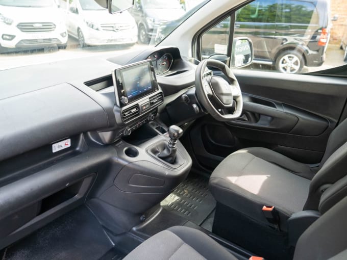 2025 Peugeot Partner