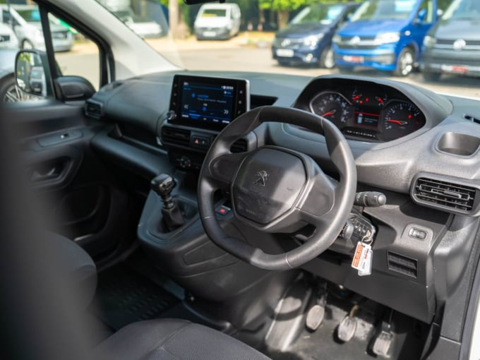 2025 Peugeot Partner
