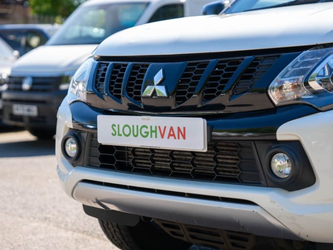 2025 Mitsubishi L200