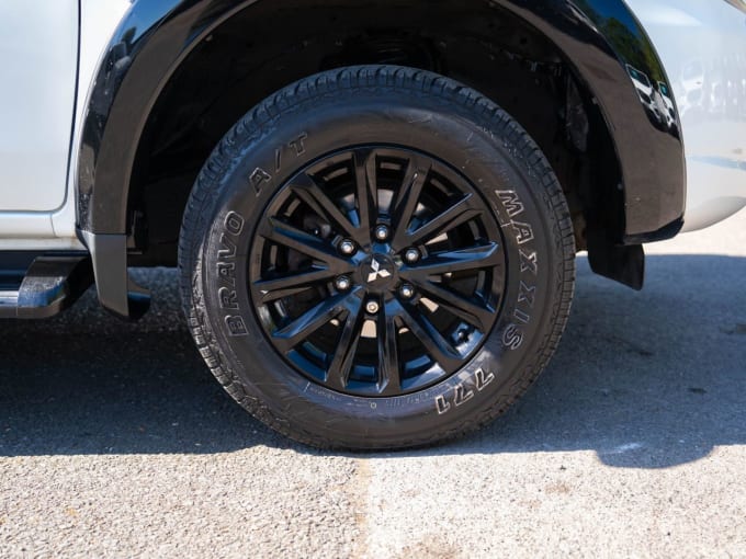 2025 Mitsubishi L200