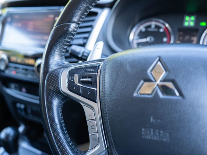 2025 Mitsubishi L200