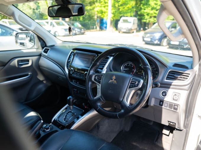 2025 Mitsubishi L200