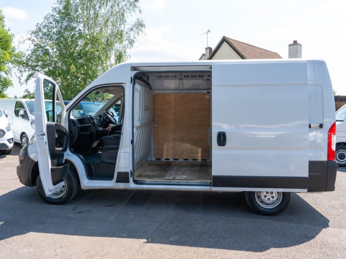 2025 Vauxhall Movano
