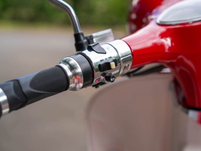 2025 Sakura Ev 3000