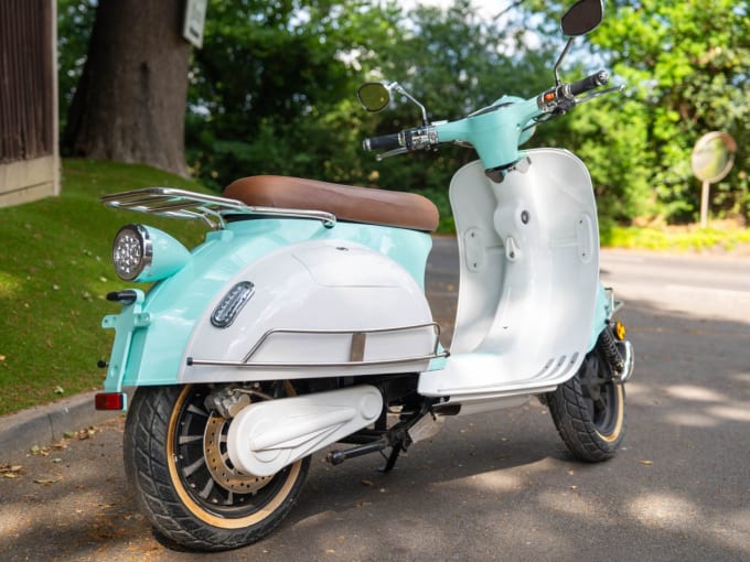 2025 Velo Ev 3000