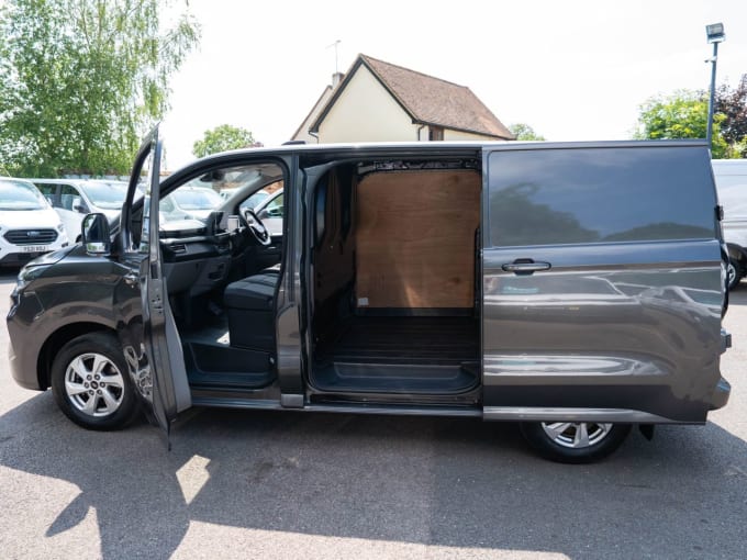 2025 Ford Transit Custom