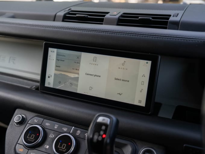 2025 Land Rover Defender