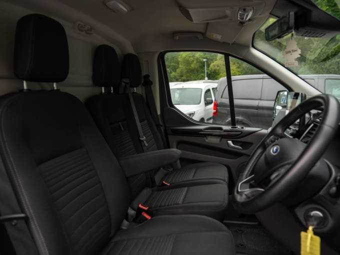 2025 Ford Transit Custom