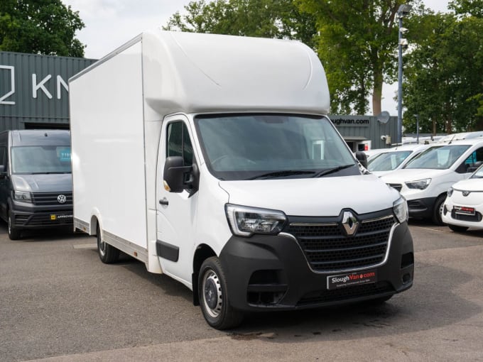 2025 Renault Master