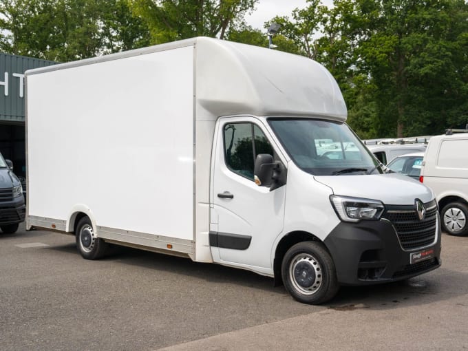 2025 Renault Master