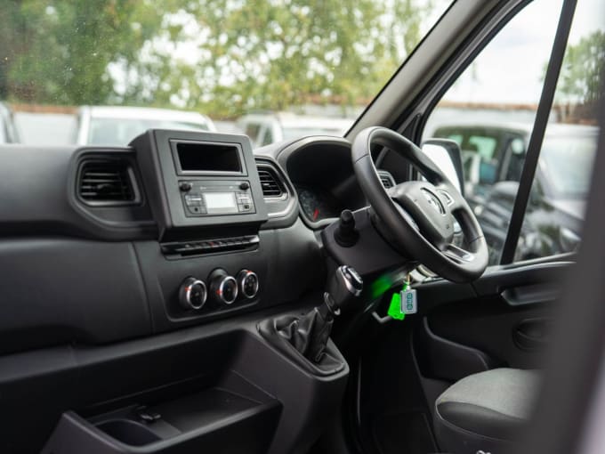 2025 Renault Master