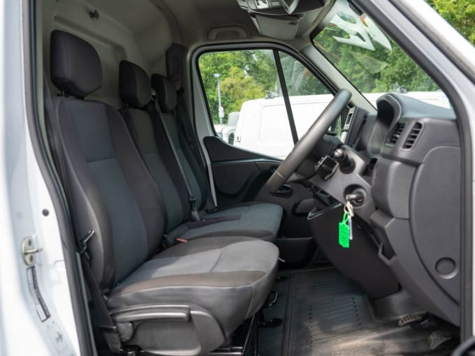 2025 Renault Master