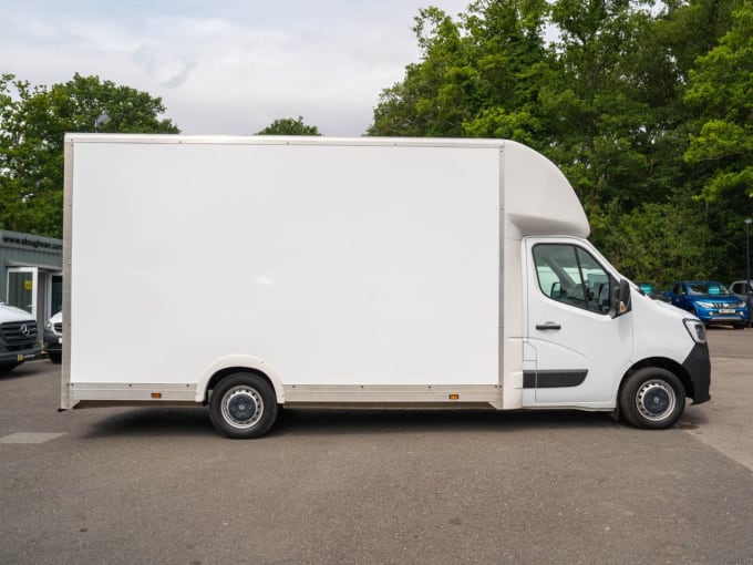 2025 Renault Master