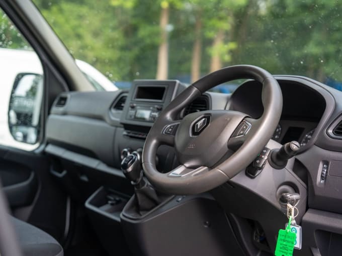 2025 Renault Master