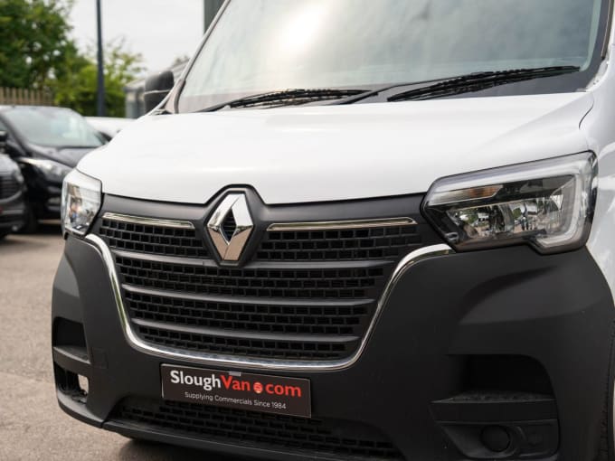 2025 Renault Master