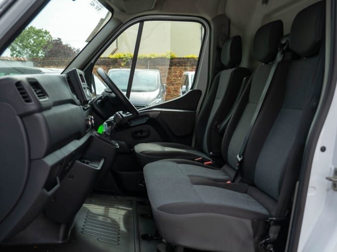 2025 Renault Master