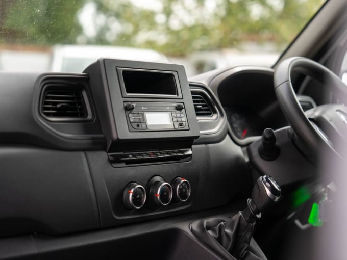 2025 Renault Master