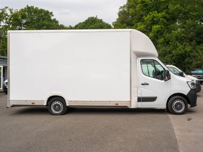 2025 Renault Master